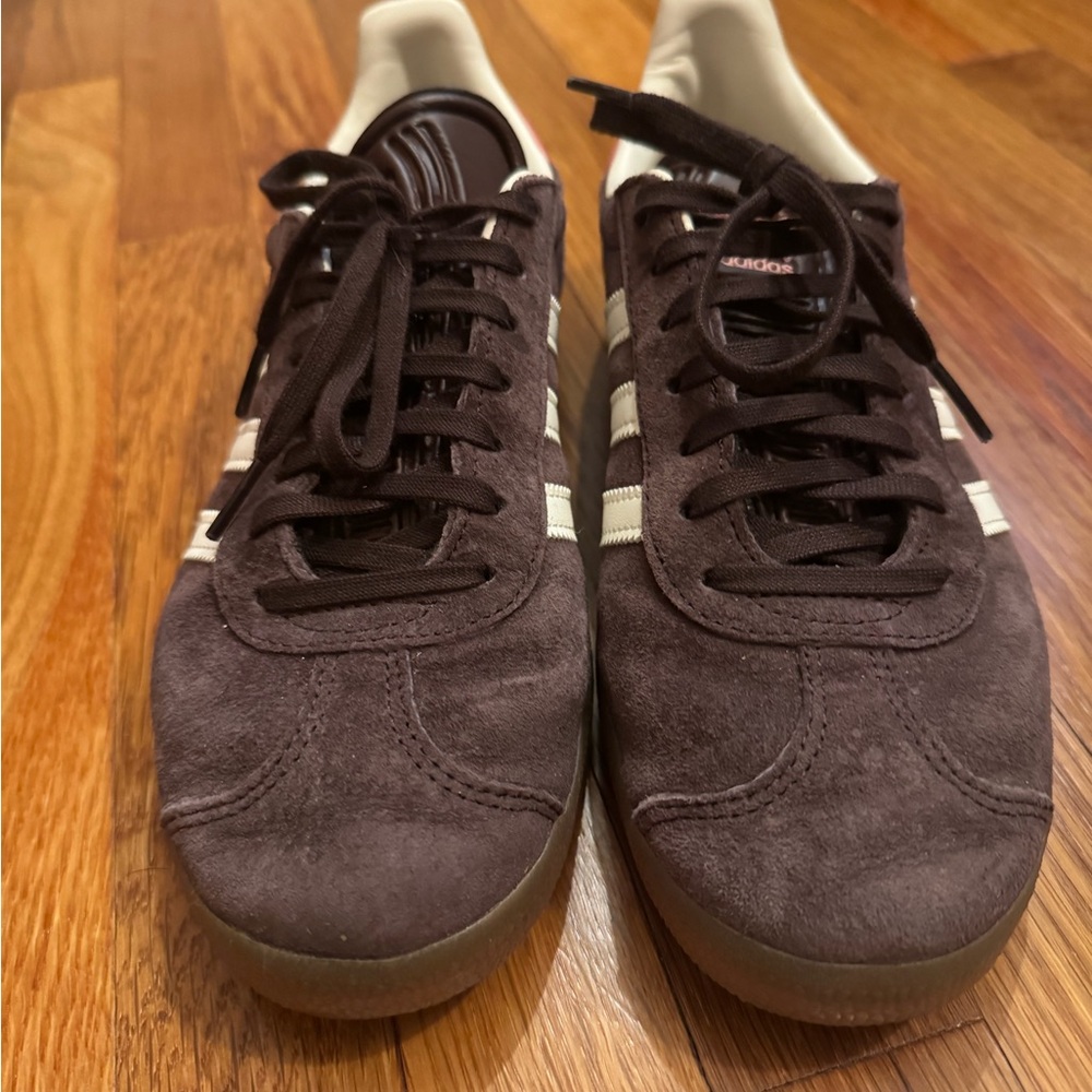 adidas Originals Suede Low-Top Sneakers in Dark Brown with White Stripes - Picture 2 of 4